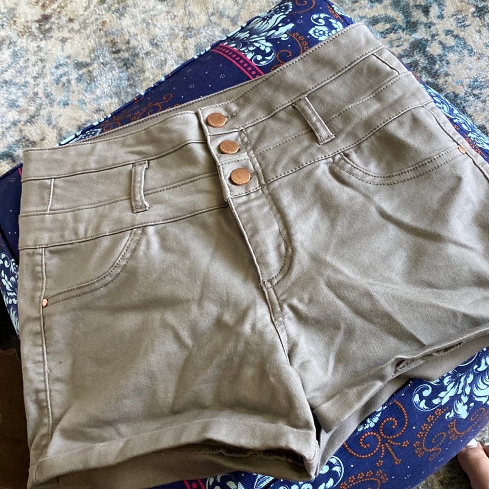 Refuge tan stretchy high waisted shorts size 8